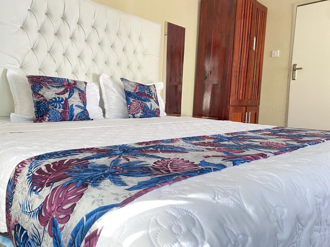 Self-contained image 4