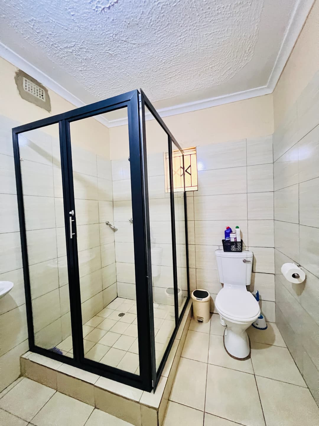 Standard En-suite Room image 9